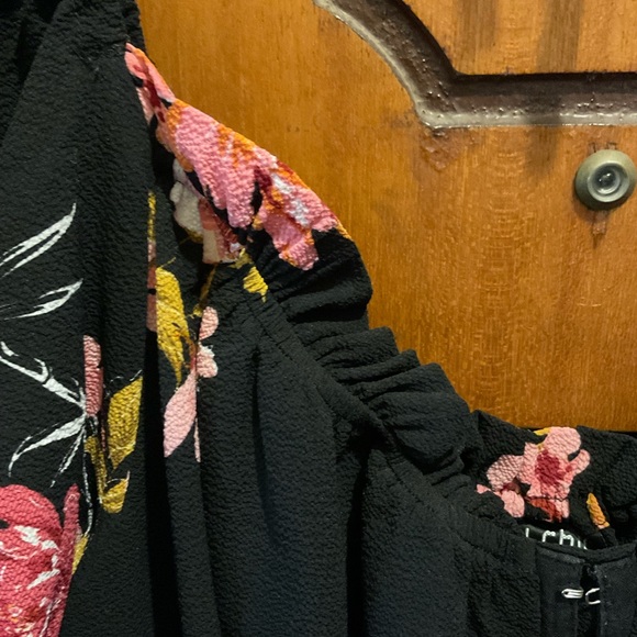 City Chic Floral Top Size AU 24 $17 🌺 - Picture 8 of 15